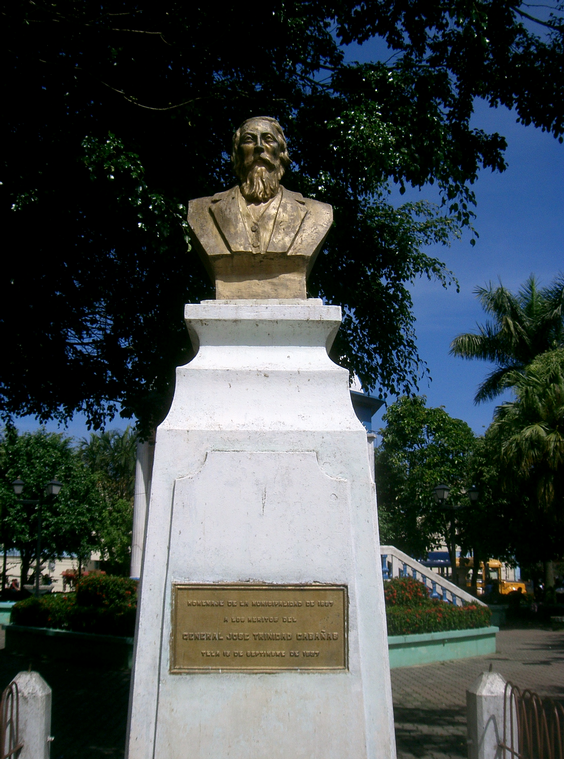 Estatua_en_honor_de_José_Trinidad_Cabañas